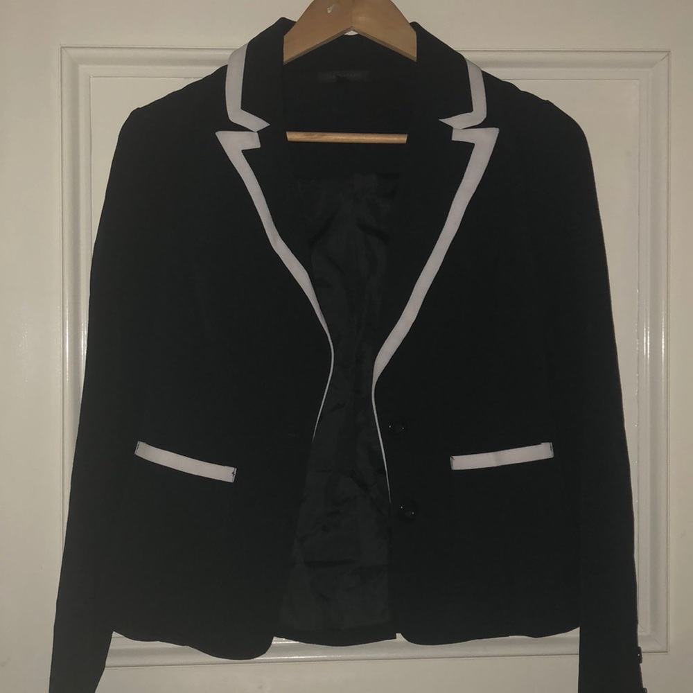 TRENDY !! CUTE blazer perfect for the office
